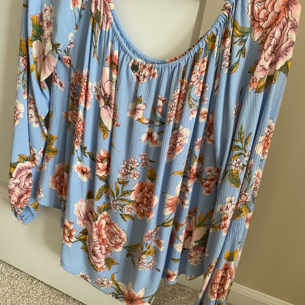 Billabong off shoulder top